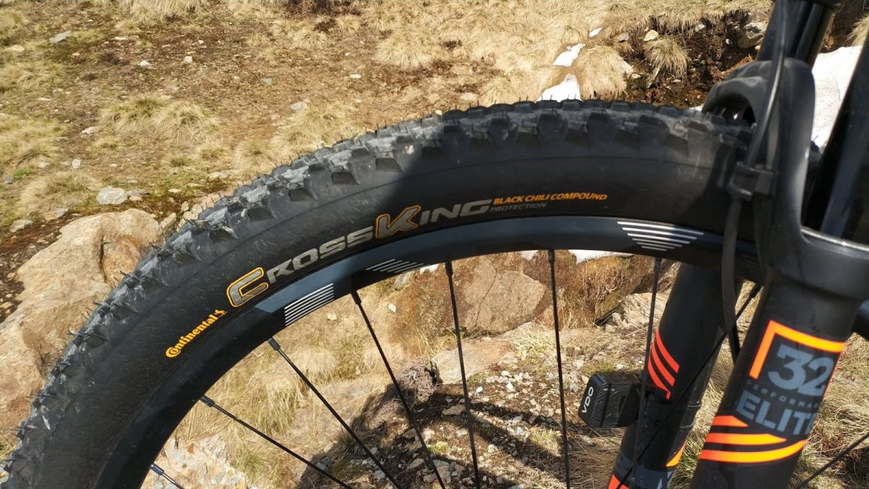 Покришка 27,5" Continental Cross King ShieldWall 27,5x2,80 (71-584) PureGrip Skin TLR Foldable Black 150336 фото